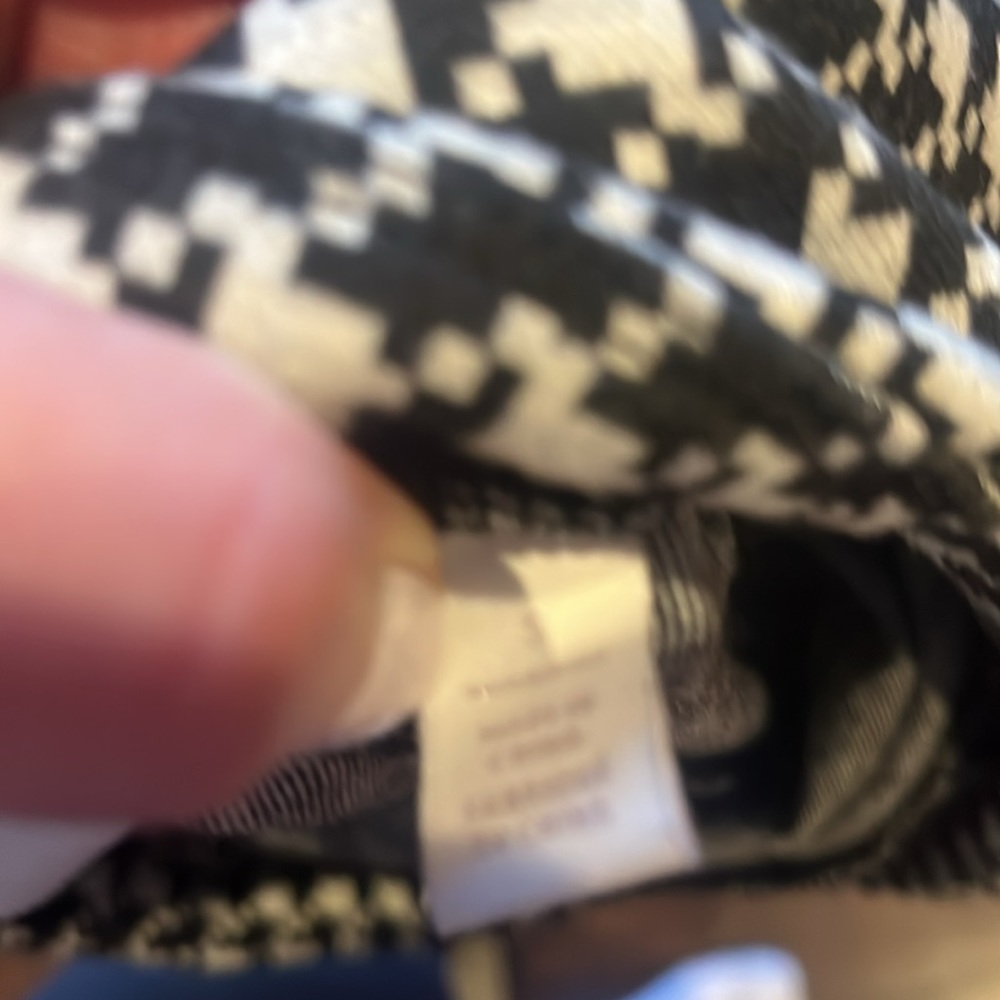 Houndstooth size small pencil skirt - Picture 4 of 5